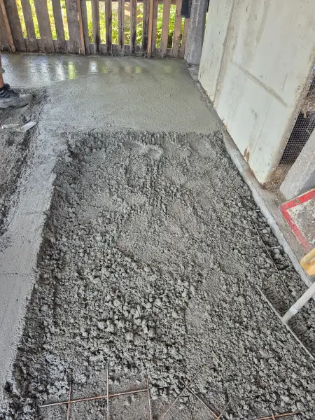 Zúzottkő terítése a következő szakaszon.